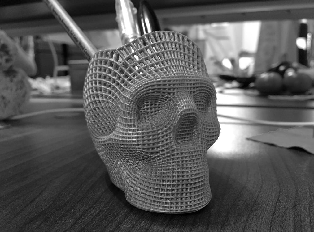 skull pen holder